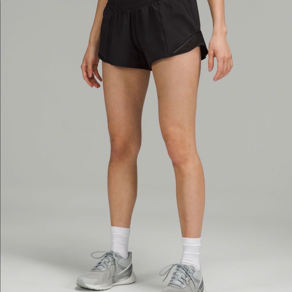 Lululemon Black Hotty Hot 2.5 shorts